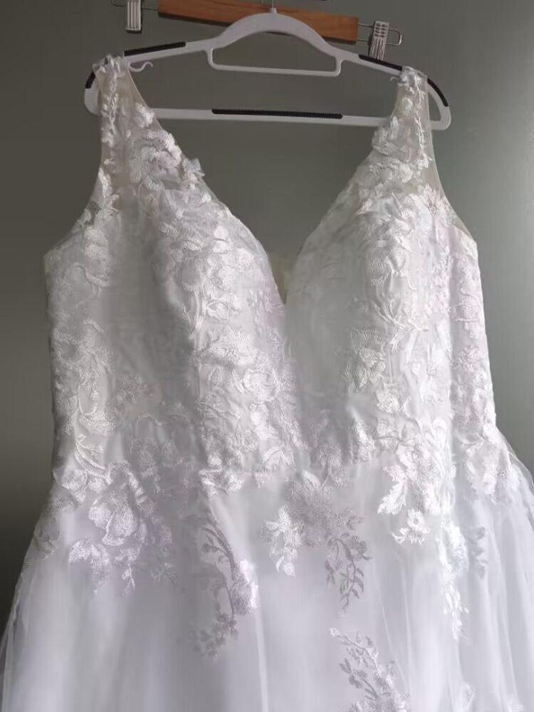 Lace/Tulle Sleeveless A Line Wedding Gown All Sizes/Colors