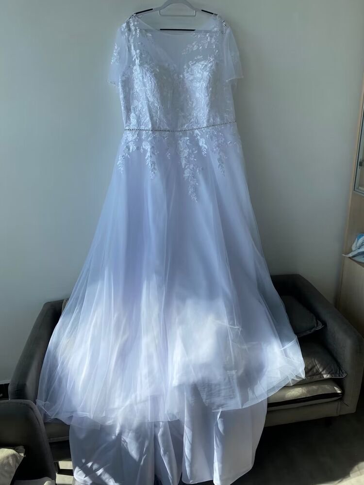 Applique/Tulle A Line Wedding Gown All Sizes/Colors