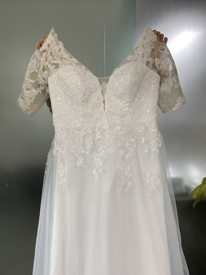 Lace Applique/Tulle A Line Wedding Gown All Sizes/Colors