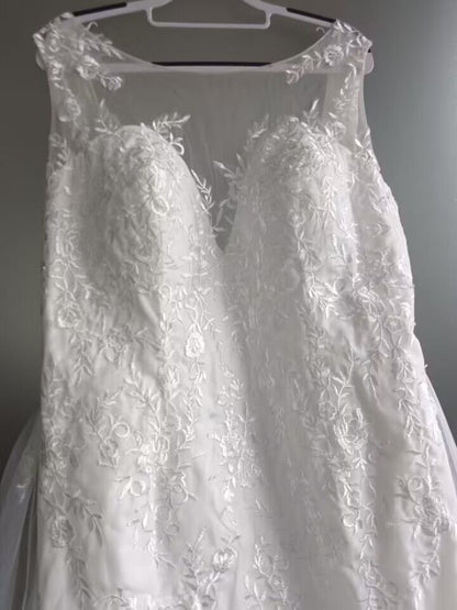 Sleeveless Lace Applique/Tulle Wedding Gown Train Set All Sizes/Colors