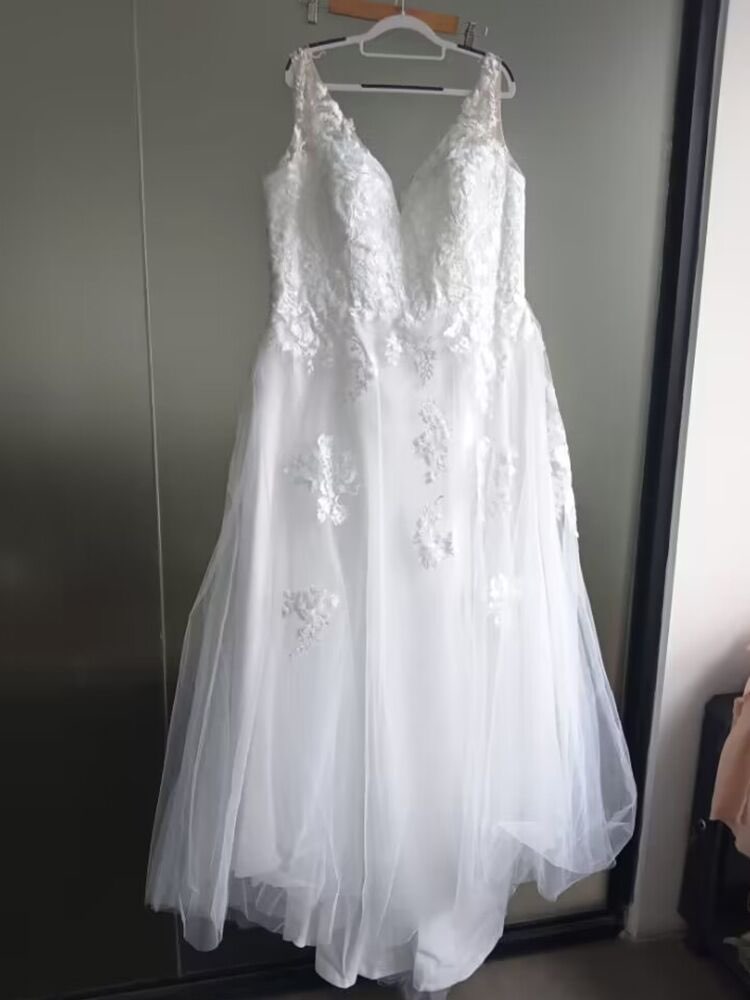 Lace/Tulle Sleeveless A Line Wedding Gown All Sizes/Colors