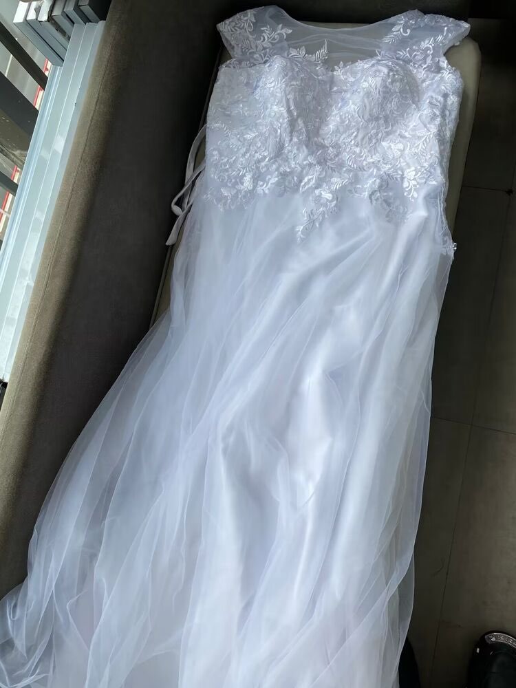 Simple Lace/Tulle Wedding Gown All Sizes/Colors