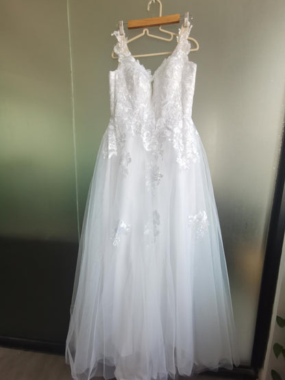 Arlene Sleeveless Tulle/Applique Wedding Gown All Sizes/Colors