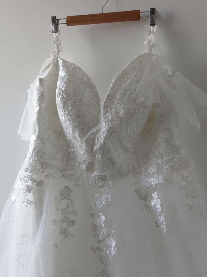 Lace Applique Tulle Flutter Wedding Gown All Sizes/Colors