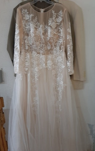 Applique/Tulle Wedding Gown