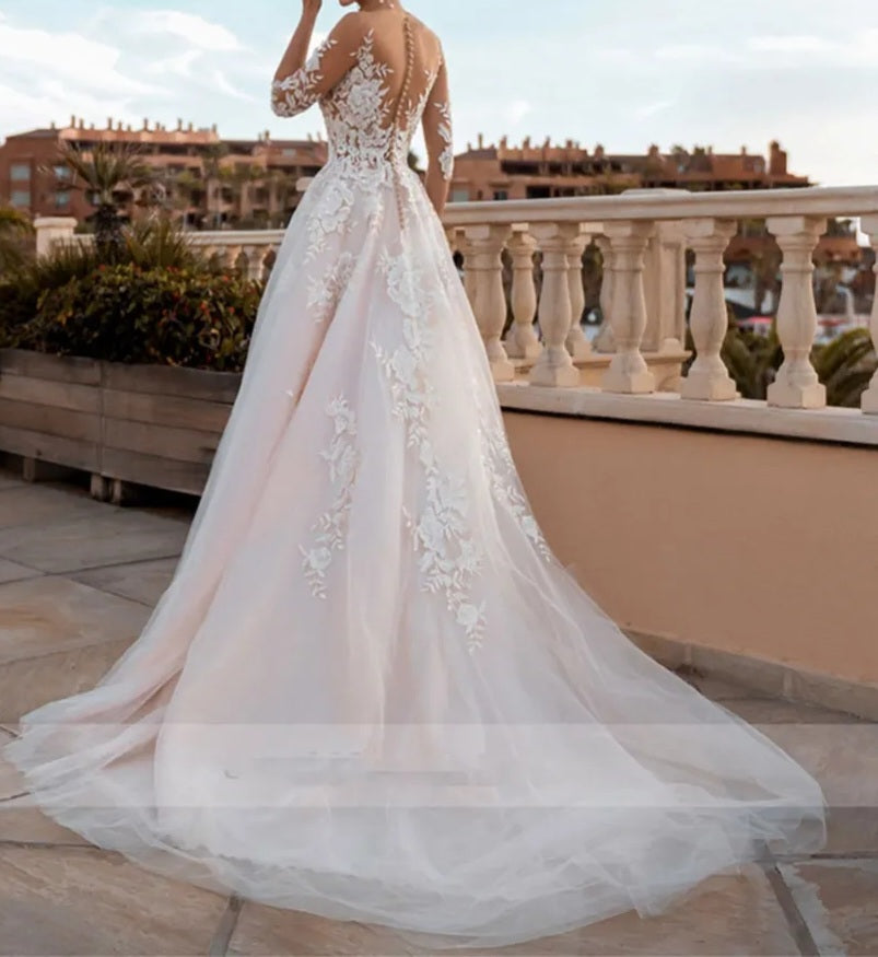 Applique/Tulle Wedding Gown