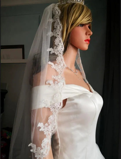 Vintage Look Lace Edge Waist Length Wedding Veil