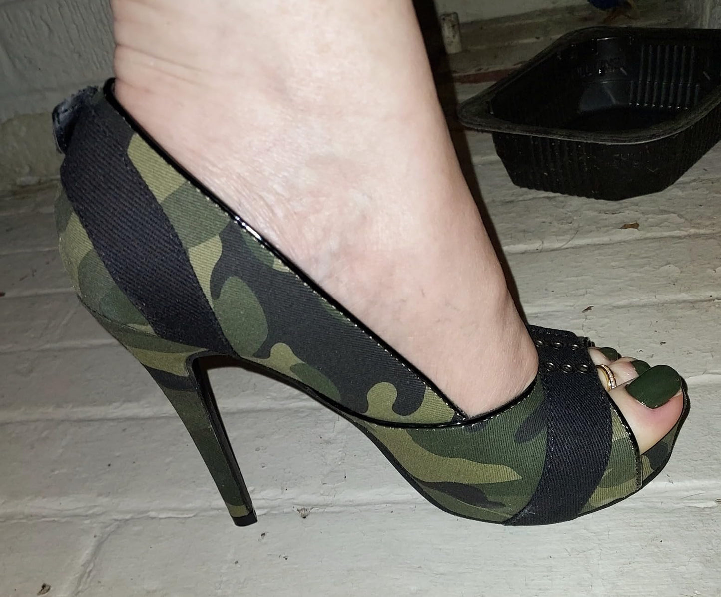 PFC-423 Camouflage Peep Toe Pumps