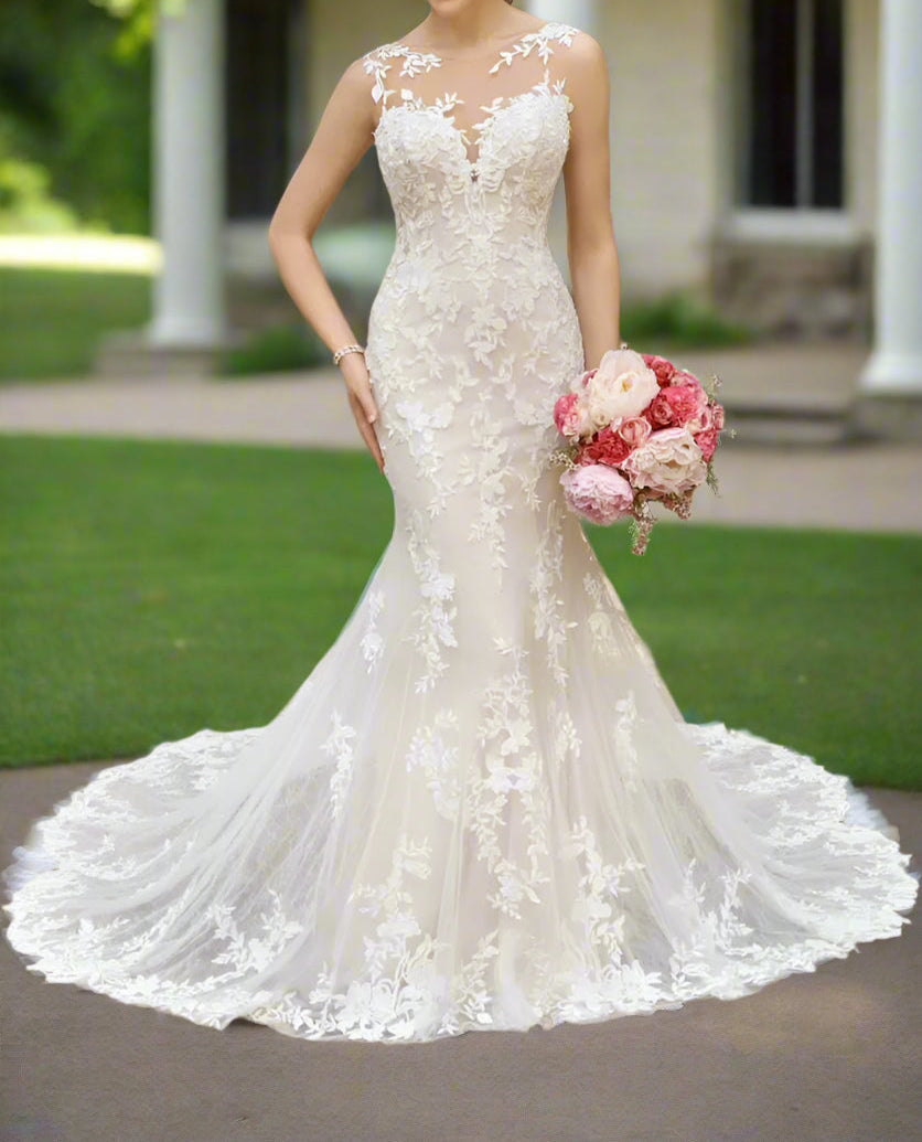 Sleeveless Lace Applique/Tulle Wedding Gown Train Set