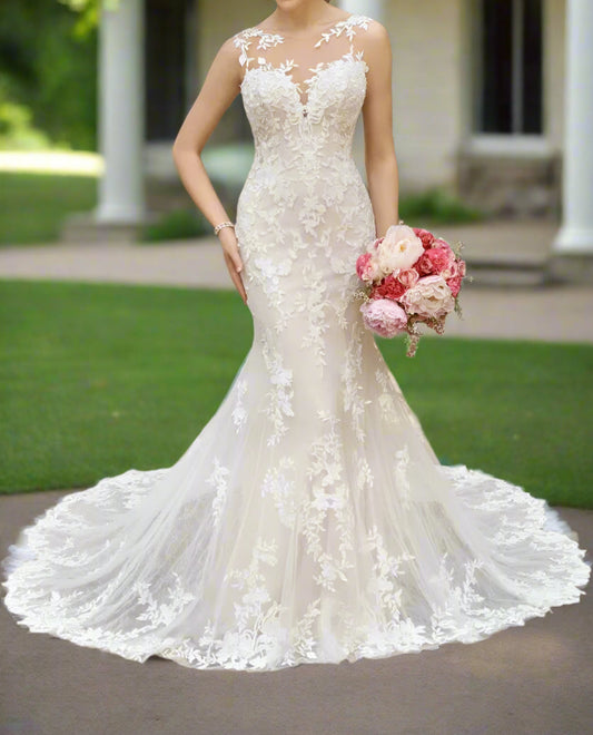 Sleeveless Lace Applique/Tulle Wedding Gown Train Set