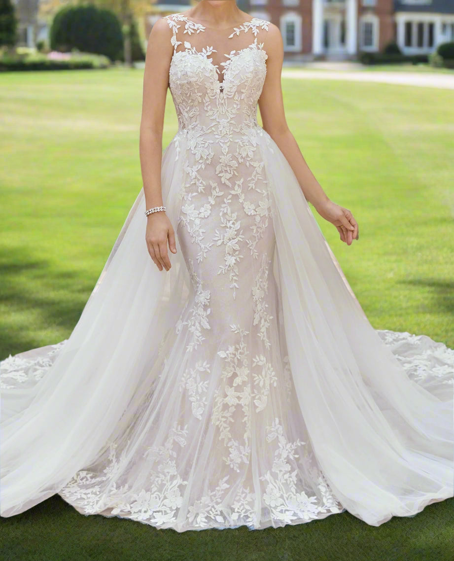 Sleeveless Lace Applique/Tulle Wedding Gown Train Set